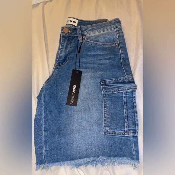 FASHION NOVA BIKER SHORTS - Picture 2 of 2